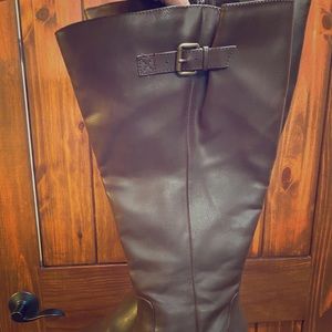 Brown Boots w/wedge heel